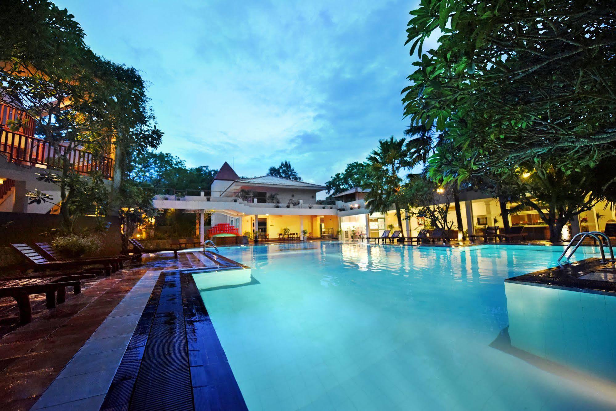 Mandara Rosen Yala, Kataragama Hotel Exterior photo